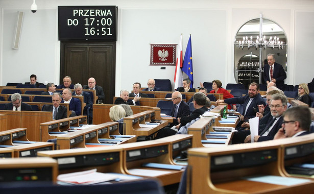 Senackie komisje nie poparły wniosku PO o odrzucenie noweli w całości, a także nie poparły szeregu poprawek zgłoszonych przez senatorów Platformy.