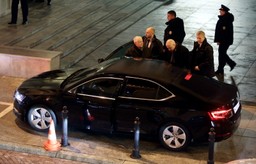 Opozycja: Policja użyła gazu łzawiącego, by prezes Kaczyński mógł wyjechać z Sejmu