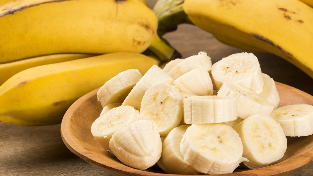 Banany od wielu lat przewijają się w temacie żywienia sportowców. Nawet skoczkowie narciarscy jedli bułki z bananem.