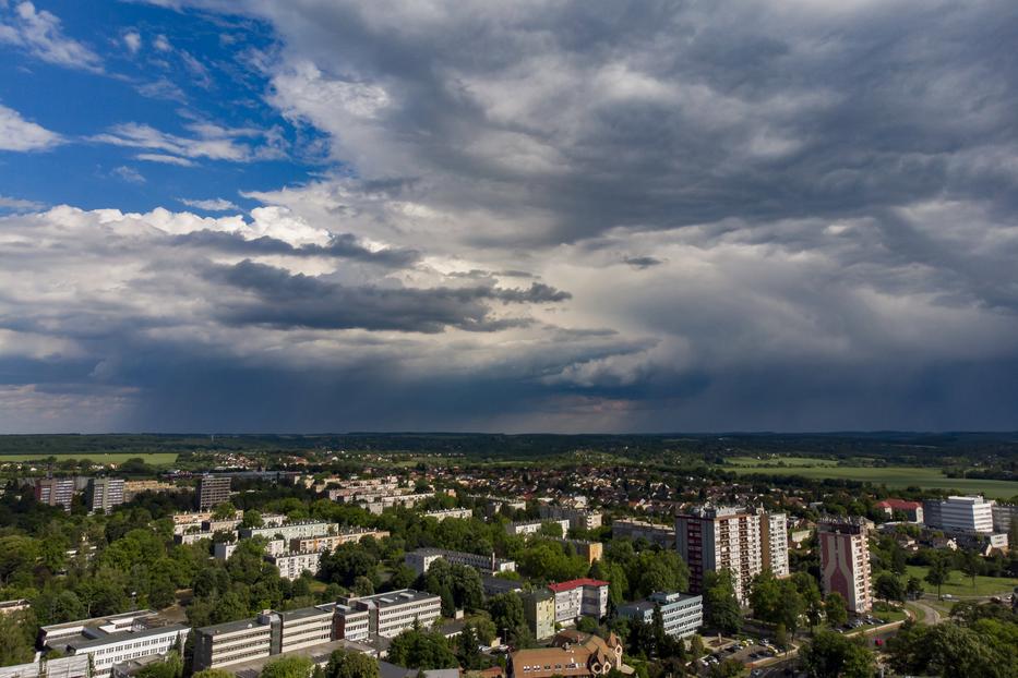 Csapadék bárhol lehet, a jégeső sem kizárt.  /MTI/Varga György