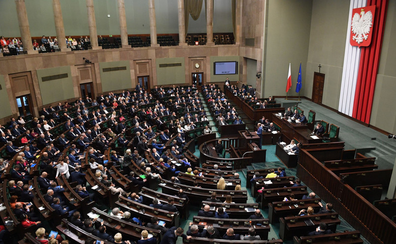 "PiS wykorzystuje instytucje państwa po to, by ścigać opozycję. Oba te uchylenia immunitetu mają charakter z jednej strony zemsty, z drugiej strony próby zastraszania opozycji" - powiedziała Lubnauer.