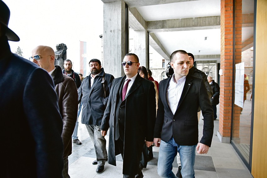 Miloš Marjanović juče je pred sudom svedočio i tada objasnio da se Zoran spuštao do kanala i tako dao odgovor na pitanje odakle blato na pantalonama 