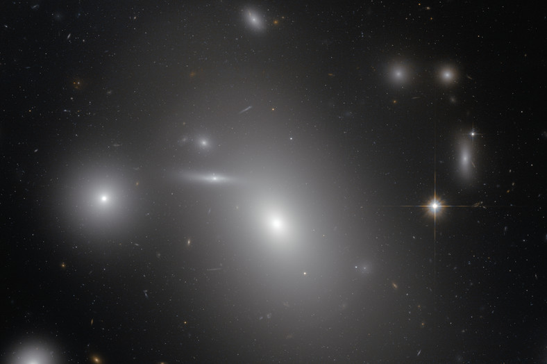 C35 - NGC 4889 