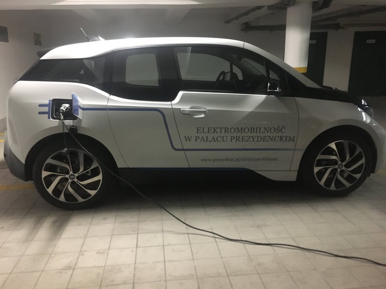 Elektryczne BMW prezydenta Dudy