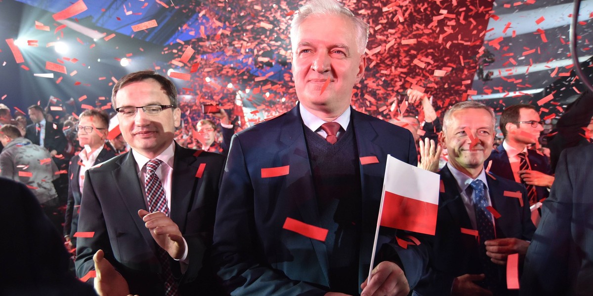 Podróże i konfetti opłaciły się PiS