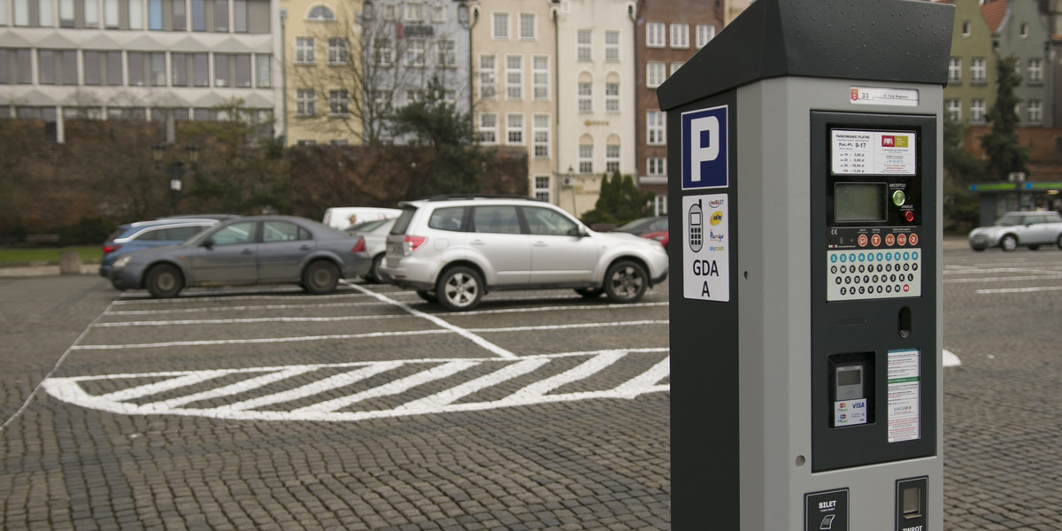 Gdańsk. Uratował życie mężczyźnie, dostał mandat za brak opłaty za parking.