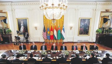 Rozbieranie imperium. Azja Środkowa idzie w stronę USA