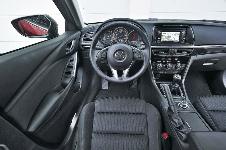 Mazda 6 kontra Volkswagen Passat: który model zostanie królem kombi?