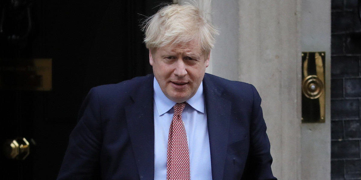 Boris Johnson ma lekkie objawy koronawirusa i poddaje się izolacji. Nadal będzie jednak kierował rządem.