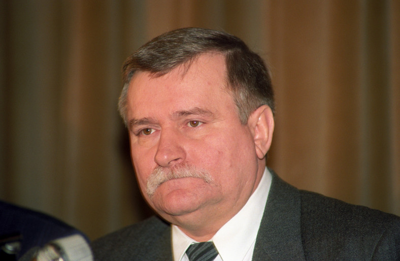 Lech Wałęsa podczas konferencji prasowej w siedzibie Stowarzyszenia Dziennikarzy Polskich (03.1992)