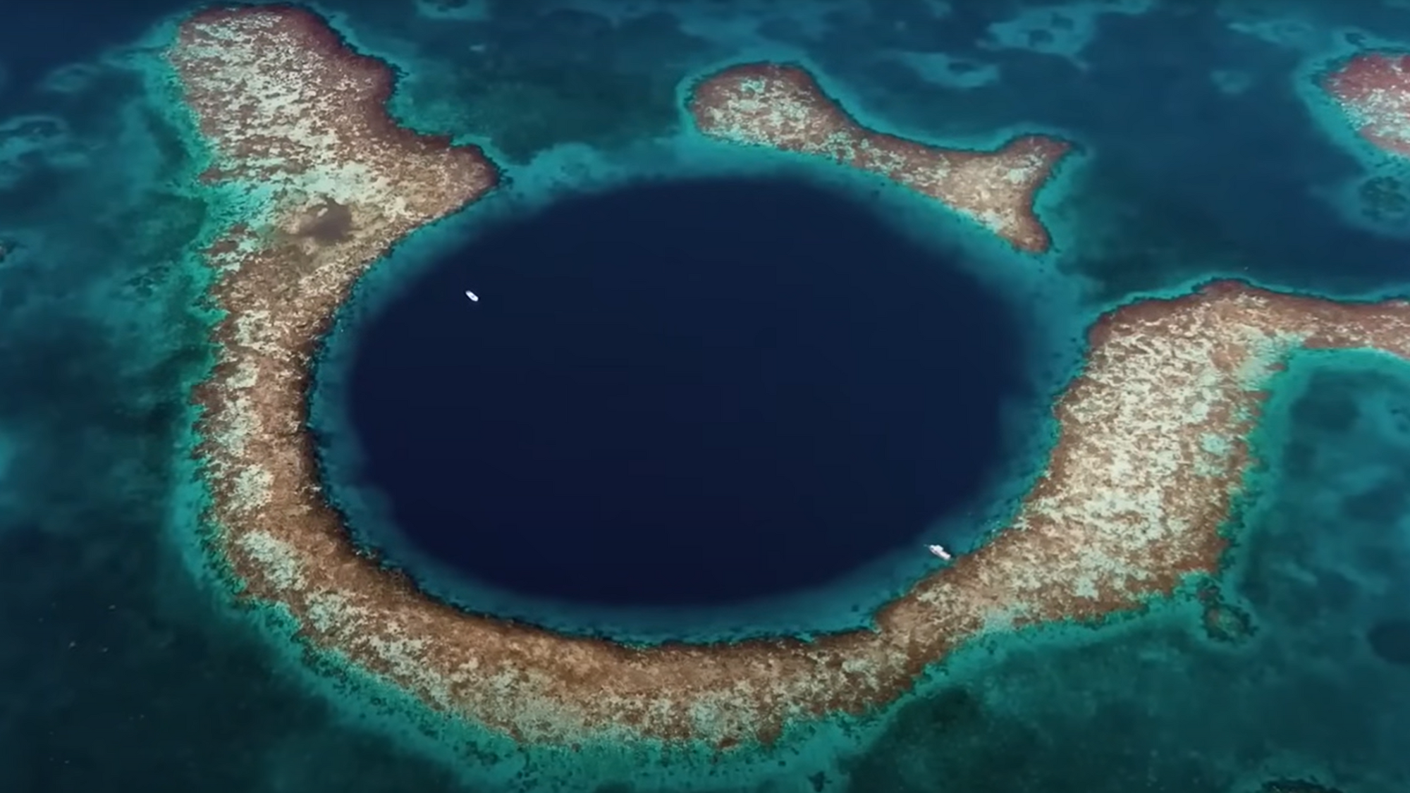 Vedci objavili v mori najhlbšiu modrú dieru.