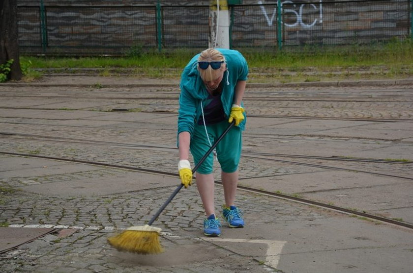 Dług można odpracować wykonując: prace porządkowe, prace remontowo-konserwatorskie oraz drobne prace administracyjne i usługowe