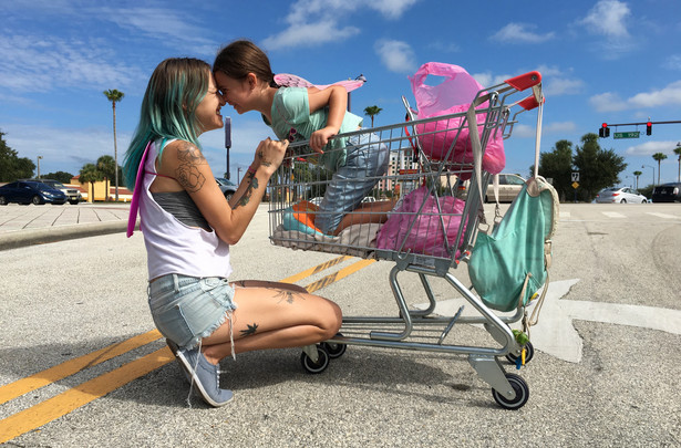 Nazywany najpięknieszym filmem roku obraz z Williamem Defoe już niebawem. Zobacz ZWIASTUN "The Florida Project"