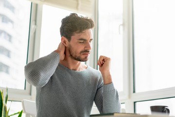 Állandó nyakfájás: ilyen, amikor gyulladásos betegség okozza