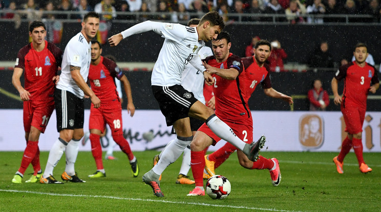 Goretzka azonnal felismerte a lehetőséget, ennek pedig egy gyönyörű gól lett az eredménye /Fotó: AFP