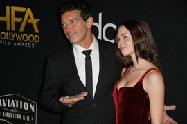 UDALA SE ĆERKA ANTONIJA BANDERASA I MELANI GRIFIT: Zračila u romantičnoj čipkastoj venčanici, mladoženja je kao hipnotisan gleda, ponosni tata održao dirljivi govor