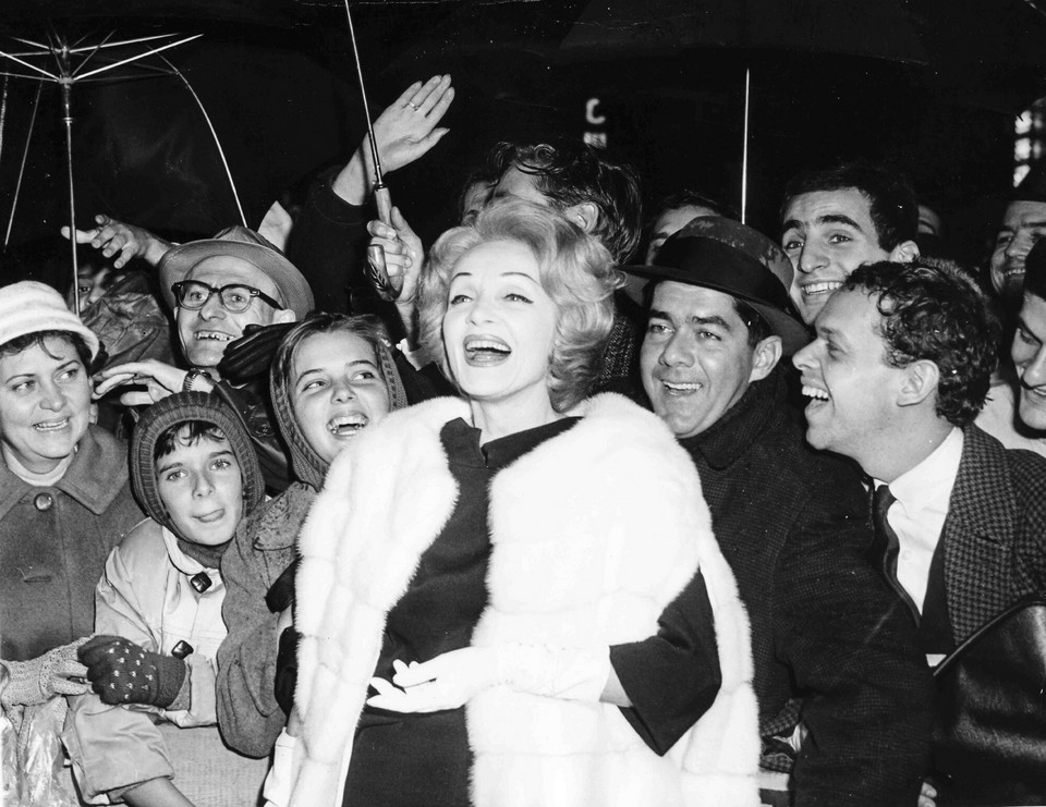 Marlena Dietrich z fanami w Nowym Jorku (1961)