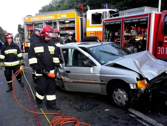 Tir zmiażdżył trzy auta. Zabił dzieci