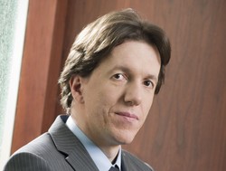 Rogalski: Złoty pozostaje stabilny czekając na jutrzejszą RPP