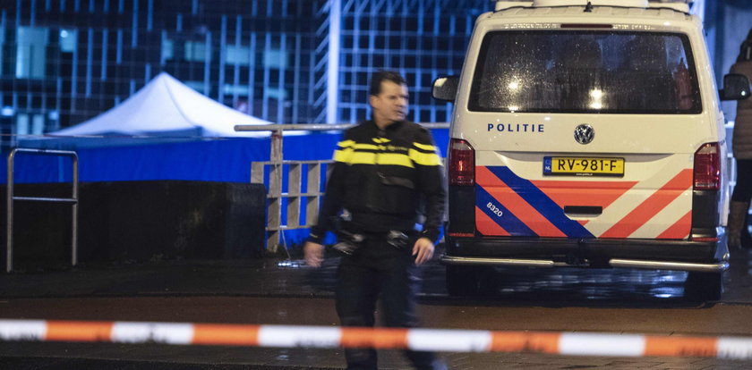 Strzelanina w Amsterdamie! Napastnik wyciągnął broń przed bankiem