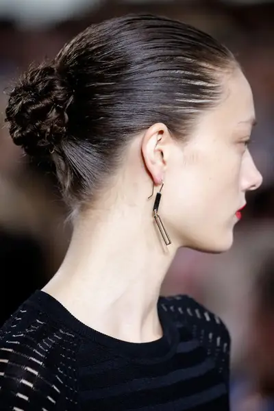 hbz-ss2016-beauty-trends-low-bun-jason-wu