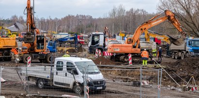 Urzędnicy sparaliżowali miasto. Dąbrowianie mają problemy z dojazdem do domów!