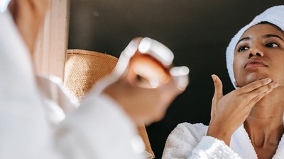 How to cover your black spots perfectly with makeup [Daily Vanity]