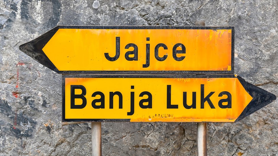 Drogowskaz "na Jajce w lewo"