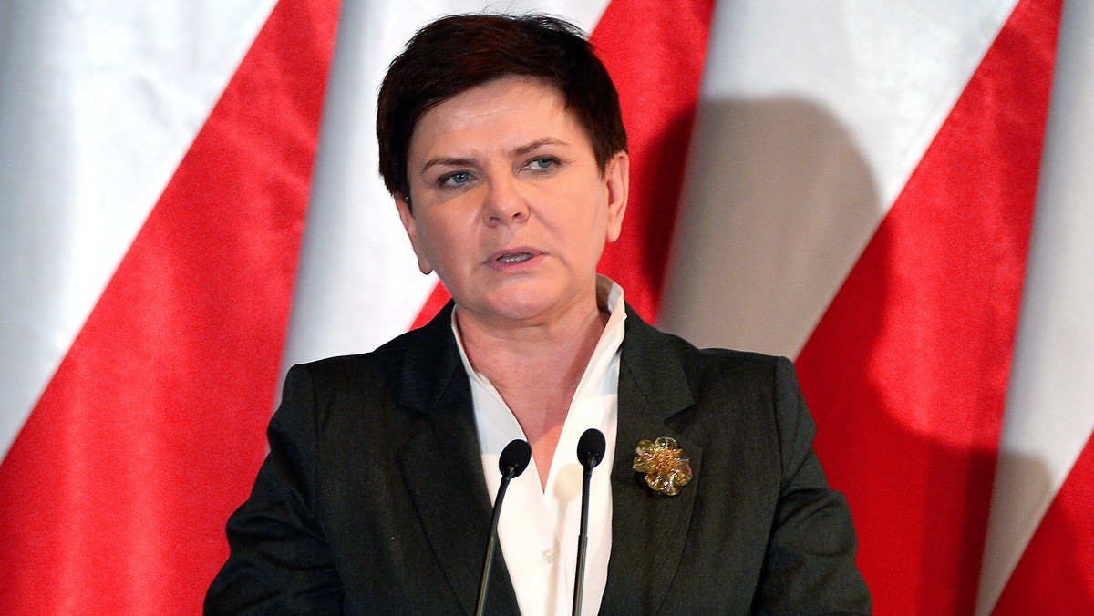 Europę Karpat można budować na kilku płaszczyznach - powiedziała premier Beata Szydło, która w Przemyślu otworzyła międzynarodową konferencję dotyczącą współpracy w regionie Karpat.