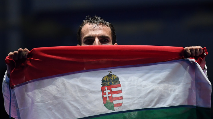Szilágyinak szerencsét hozott a magyar zászló / Fotó: AFP