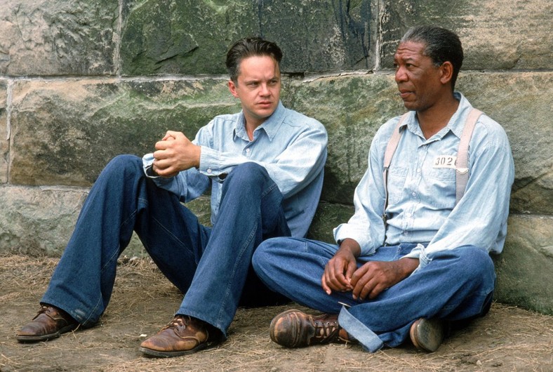 Tim Robbins i Morgan Freeman w filmie „Skazani na Shawshank