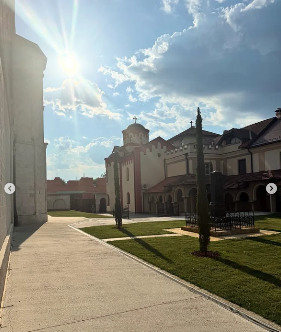 Dragana Mićalović u manastiru