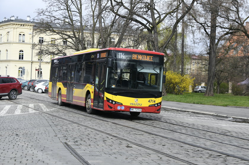 Od weekendu więcej autobusów