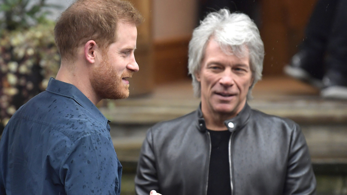 <strong>Brytyjski książę Harry wziął udział – wraz z m.in. Jonem Bon Jovim, wokalistą zespołu Bon Jovi – w nagraniu utworu promującego zawody sportowe dla rannych i okaleczonych żołnierzy i weteranów. To jedna z ostatnich aktywności księcia jako wysokiego rangą członka rodziny królewskiej.</strong>