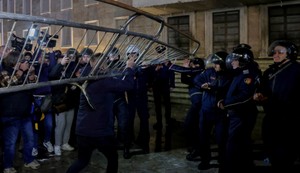 tirana protest pokrivalica