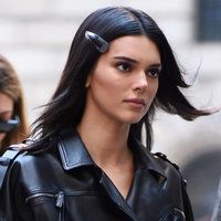 Kendall Jenner kénytelen a zsebébe nyúlni, amiért minden idők legnagyobb kamufesztiváljához adta a nevét
