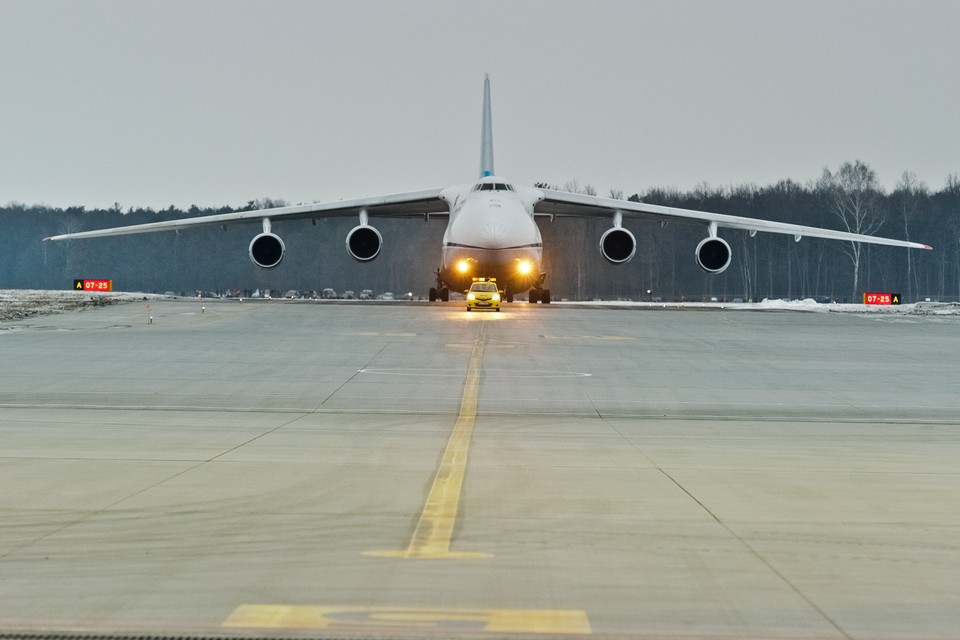 ŚWIDNIK AN-124 RUSŁAN LĄDOWANIE