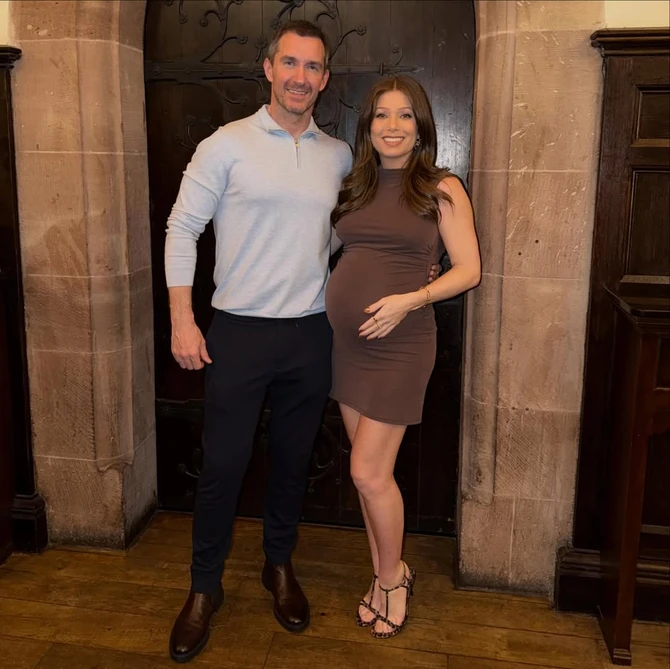 Niki Sanderson sa svojim partnerom