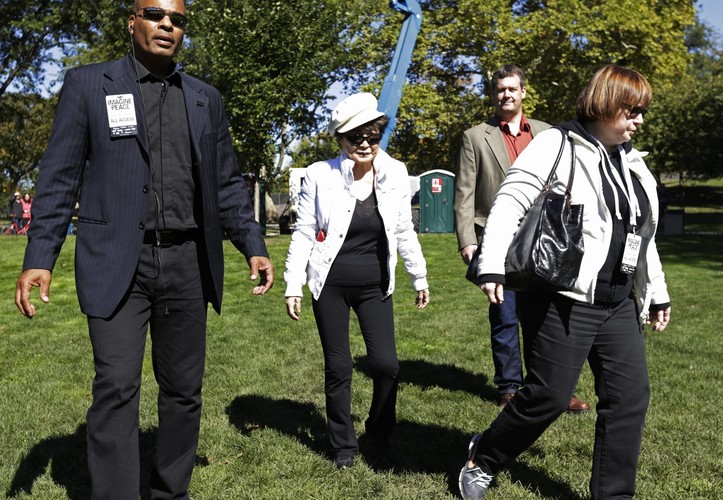 Yoko Ono zorganizowała znak pokoju dla Johna Lennona