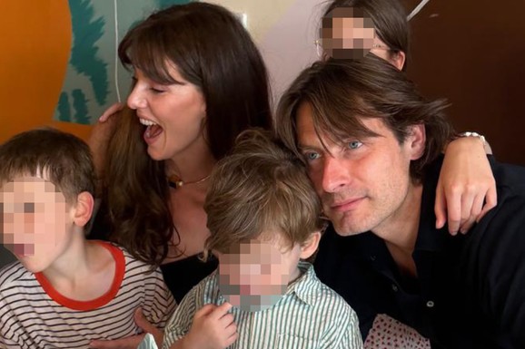 TAMARA DRAGIČEVIĆ I PETAR BENČINA SLAVE SINU 2. ROĐENDAN Porodična slika roditelja sa troje dece raznežila, a mali Boris oduševljen POSEBNOM TORTOM