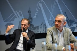 Tusk po spotkaniu z Broniarzem: Szkoła nie może być kolejną ofiarą złych rządów