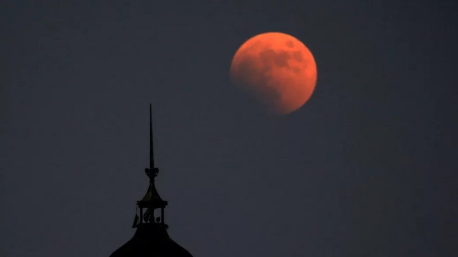 Średniowieczni mnisi niechcący pomogli w badaniach nad wulkanami. Kluczem był Księżyc (Fot. VCG/VCG via Getty Images)