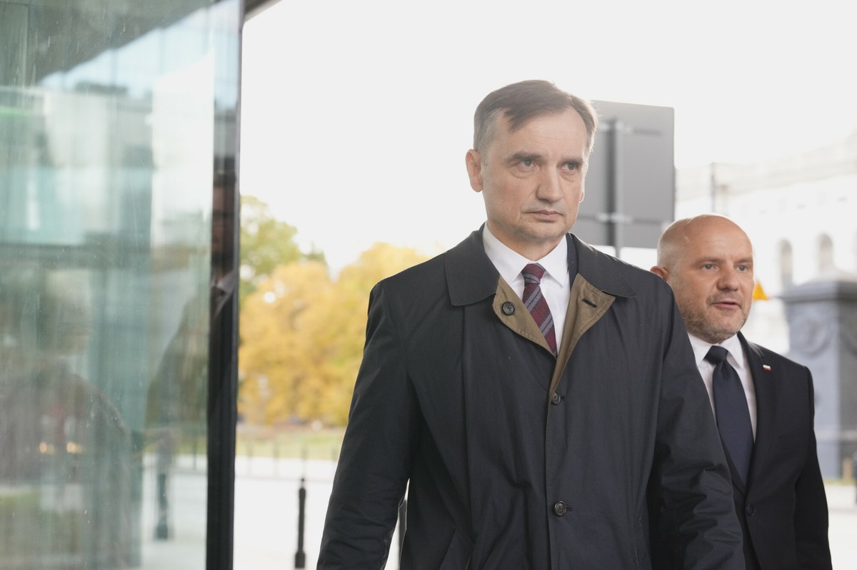 Co powinien zrobić rząd w sprawie Zbigniewa Ziobry? Oto opinia Polaków [SONDAŻ]