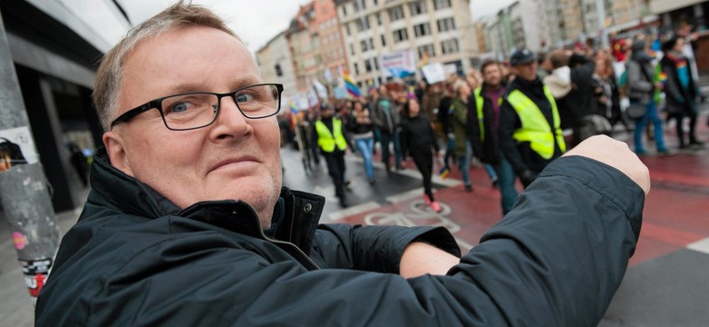 Senator PiS romansował na miesięcznicach smoleńskich? "GW": Teraz nasyła na żonę prokuraturę