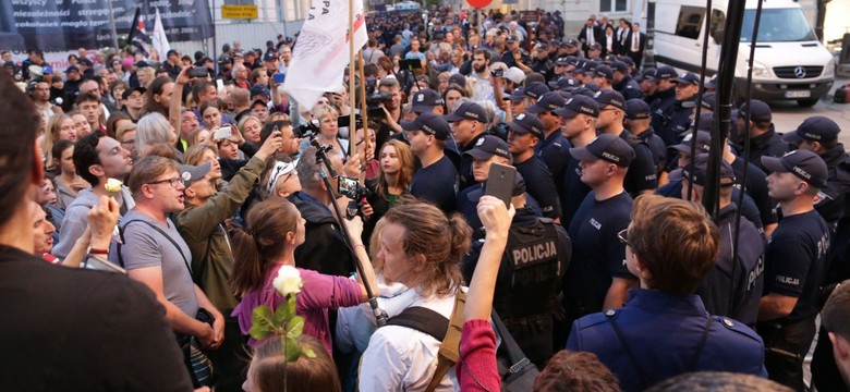 Minister apeluje przed miesięcznicą smoleńską. "Wszyscy muszą przestrzegać prawa"