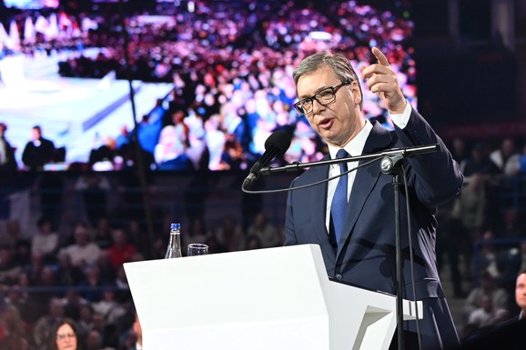 "HOĆU SVAKOJ MAJCI U OVOJ ZEMLJI DA OBEĆAM MIR" Vučić se obraća na velikom skupu SNS u Areni: Zato moramo da budemo jaki i bićemo još jači (FOTO, VIDEO)