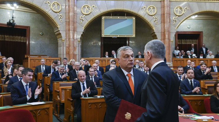 A vészhelyzet kivezetéséről szóló javaslatot is beterjesztették a Parlament elé / Fotó: MTI/Koszticsák Szilárd