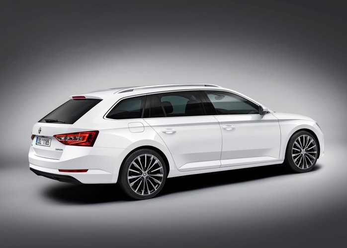 Skoda superb kombi będzie wyposażony tak jak limuzyna
