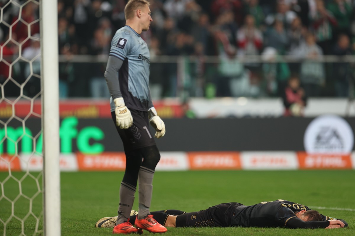 Piłkarze GKS Katowice Arkadiusz Jędrych i Dawid Kudła