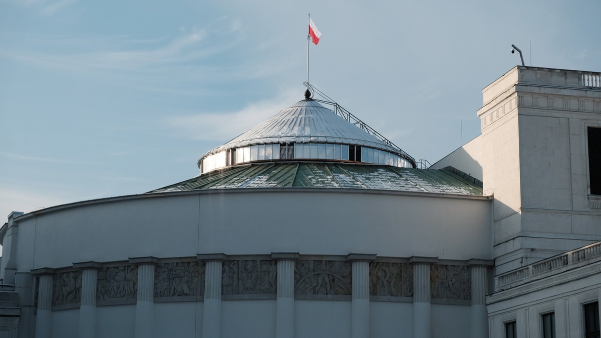 Groził, że w Sejmie "wybuchnie bomba". Polityk usłyszał zarzuty